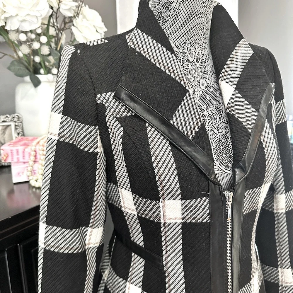 White House Black Market Plaid Moto Coat – Size XS - Picture 3 of 16